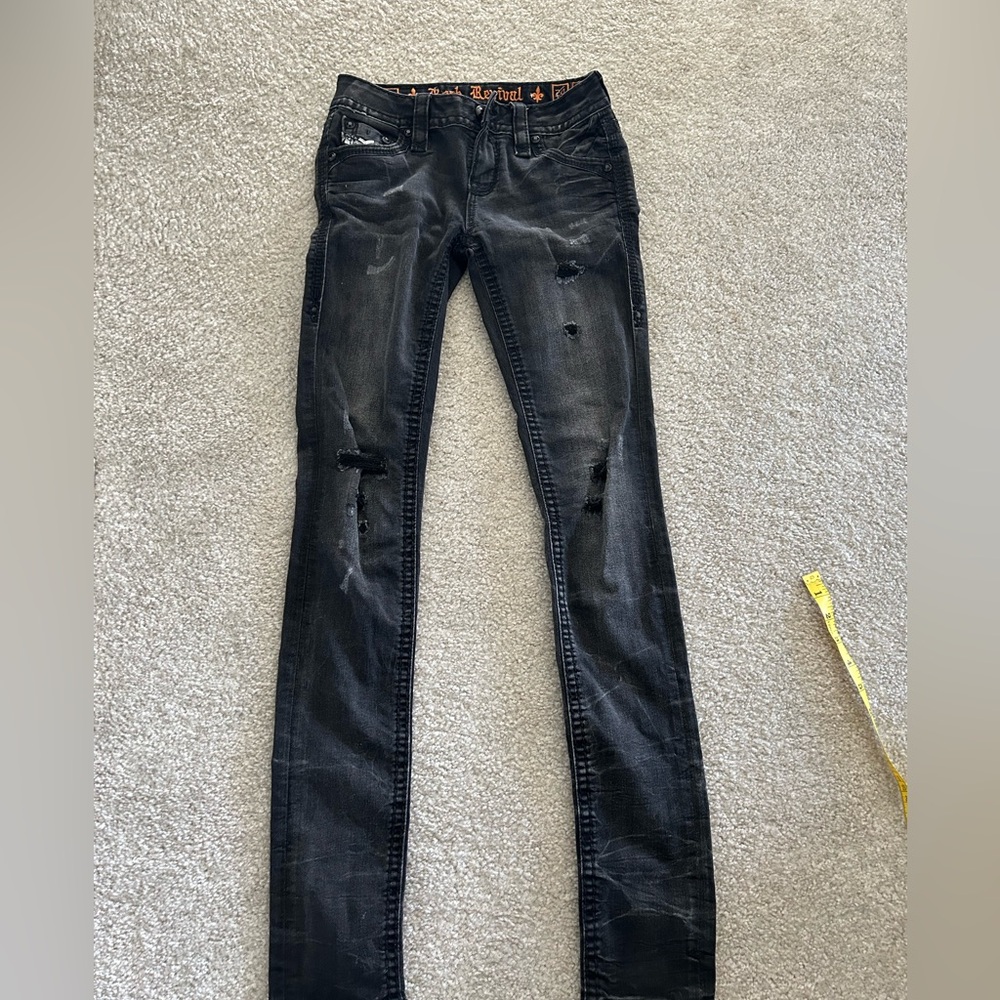 Rock and revival skinny jeans color black. In great condition.